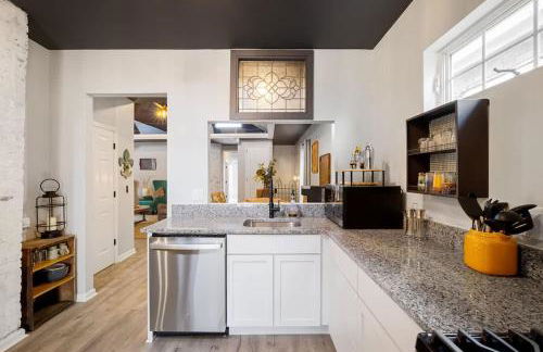 Spacious retreat w private backyard near downtown - Foto 11