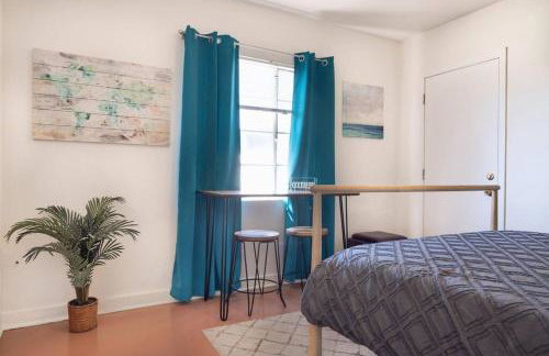 Cali 2BR Getaway Firepit, Yard & Spring Charm - Foto 21