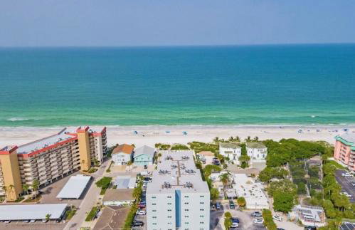 Beach Retreat in Redington Shores - Foto 13