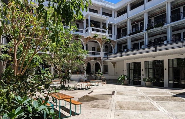 w Monochrome Loft in Santa Ana - Photo 14