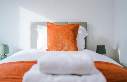 Modern 3 Bedroom House Perfect for Short and Long Stays - Foto 34