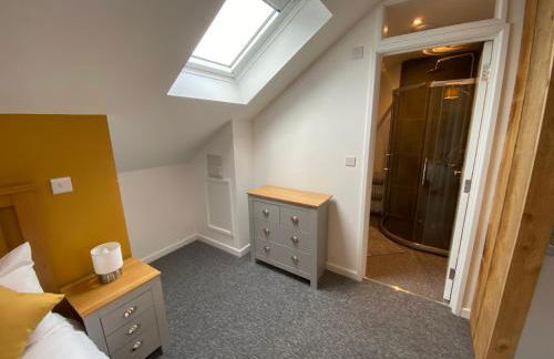 Modern studio apartment set beneath the black mountains A stones throw from the offas dyke path - Photo 11