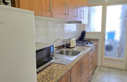 Bright Apartment with Two Balconies and a Seaside Pool - Foto 10