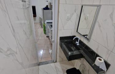 FLAT CENTRAL- Ar-Condicionado-Estacionamento - Foto 8