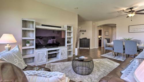half Mi to Lake Family Home with Hot Tub in Goodyear - Foto 3