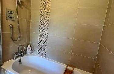 Mourne Magic House-Riverside luxury in Newcastle - Foto 16