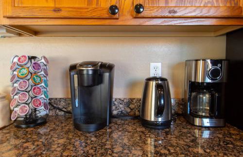 Heated Pool • Mini Golf • Huge Backyard • King Bed - Foto 11