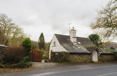 Half Way House, Clappersgate, sleeps 8 - Foto 8