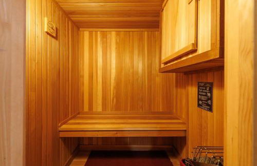 Sleeps 16-Hottub-Sauna-Pet Friendly-7 Min to Ski - Foto 9