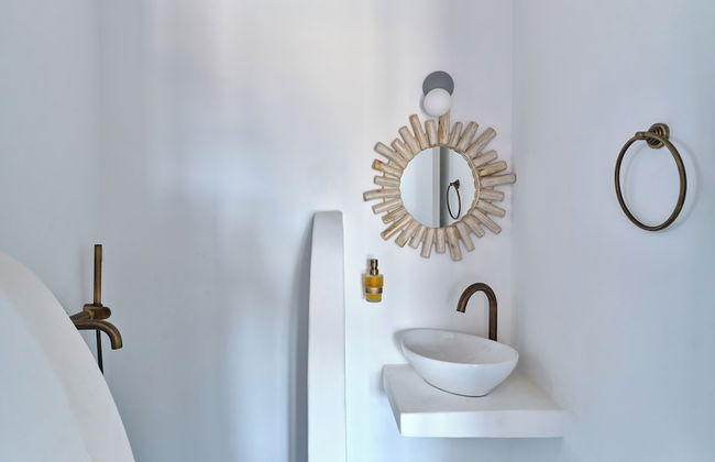 Blue and Green in Luxury - Photo 11