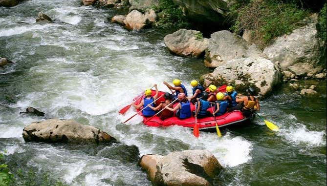 Remando sul fiume Kelani