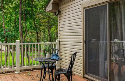 Frolic on Fern by Avantstay Enclosed Deck w/ Forest Views, Bar - Foto 72