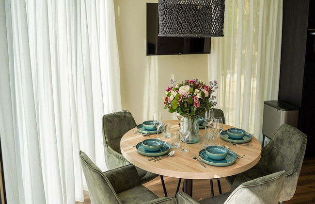 Spacious Holiday Home With Garden - Photo 12