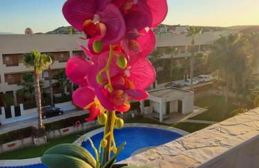 Ático dúplex con piscina privada y vistas al mar en Paraíso de Vera! - Foto 4