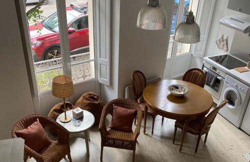 Ground Floor - Hauseman Building close to Thermes - Foto 18