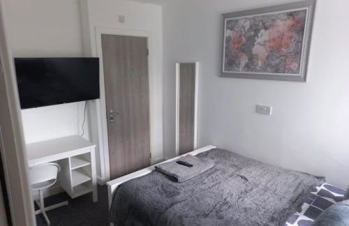 Large 6 Bed 6 Bathroom House - Ideal For Families, Large Groups, Contractors & Business Travellers - Foto 15