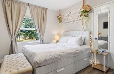 Hot Tub Firepit Deck 10mins to Beach Near Las Olas Middle Terrace Cottage by AvantStay - Foto 32