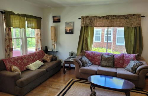 Oscoda Hilltop Haven - Great Location near Beach! - Foto 4