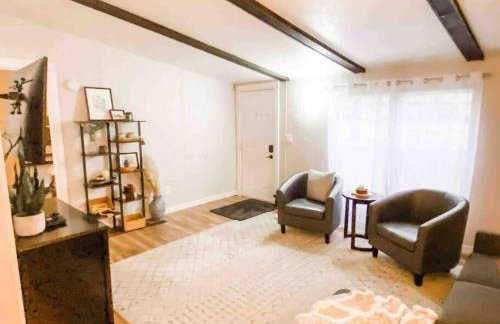 Renovated Bungalow Getaway - Foto 14