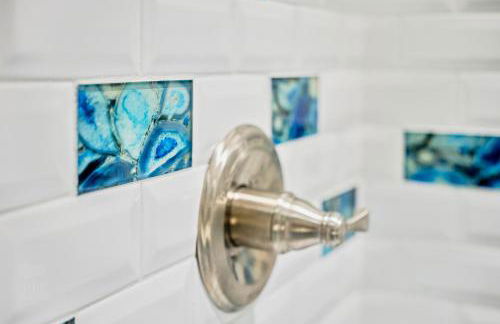 New Sunday River Ski Retreat with Hot Tub Spa - FirePit Sleeps 16 - Foto 32