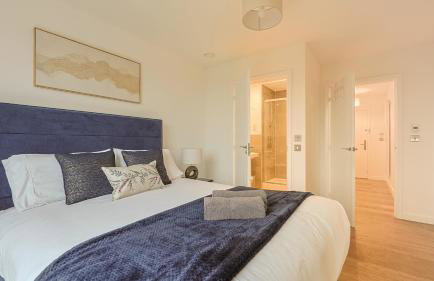 2-Bedroom Modern apt with Gym, roof terrace, Free Parking and 3 min walk to train st - Foto 15