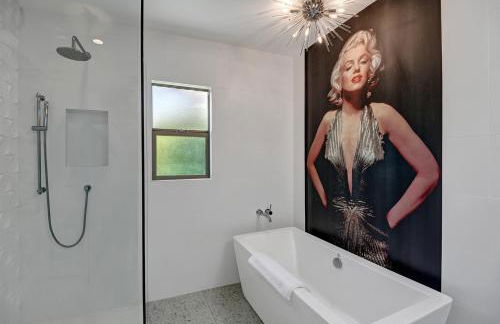 Ultra-Chic LUXE Mid-Century Estate- Resort Like Pool, Spa, Firepit, Outdoor Kitchen 3BED/3BATH - Foto 12