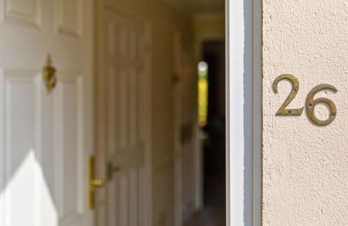 Central 2 Bed House w/ Garden and Free Parking! - Photo 58