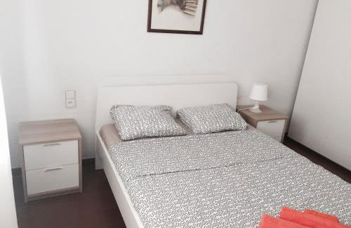 Camp Nou Apartment WiFi - Photo 8