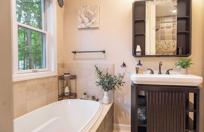 Bear Trail Chalet by Avantstay Retreat w/ Outdoor Living Deck & Fire Pit - Foto 30