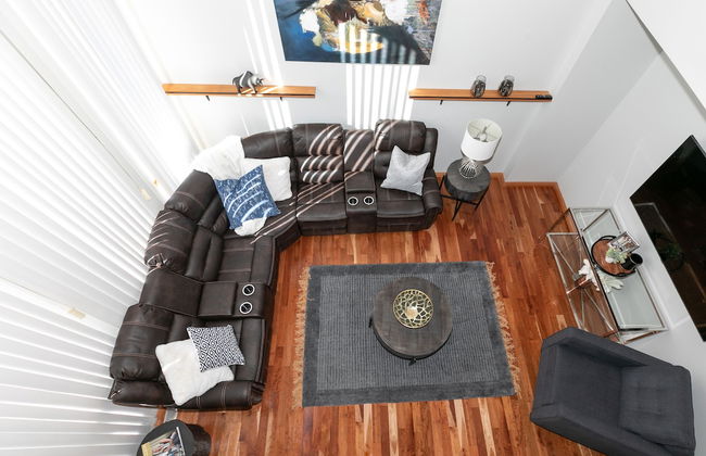 Dream 4-Br 4-Ba Chalet | Private Hot Tub | 2 min to Jasper National Park Gates - Photo 17