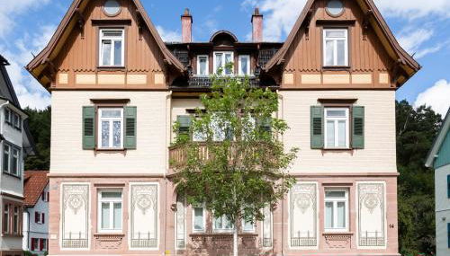 Charaktervolle 122qm Altbau-Ferienwohnung mit Stuck, viel Platz für Familien & Gruppen bis zu 8 Personen, Parkplatz inklusive - Photo 5