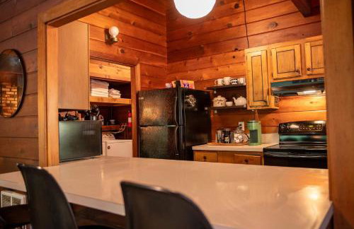 Mid-century Cabin Hideaway - Hot Tub & Fire Pit - Foto 44