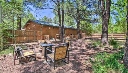 Cozy Forest Retreat! Pet-Friendly Pinetop Cabin - Foto 3