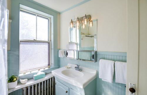 Walk to Downtown Saco from Cozy Coastal Apt - Photo 26