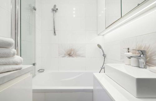 Unique One Bedroom Apartment with Balcony in Rzeszów by Noclegi Renters - Foto 4