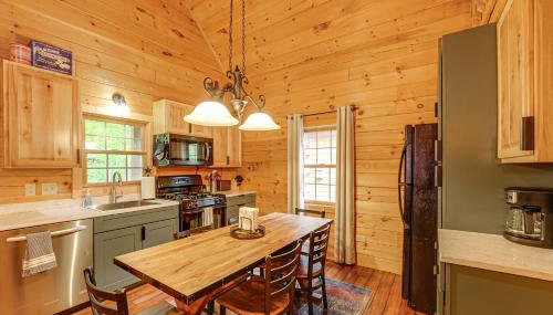 Fire Pit and Porch Warm and Woodsy Rothbury Escape! - Foto 2