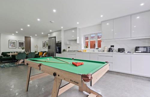 Beautiful Home, Free Parking For Large Groups Sleeps 10 Book Now! - Foto 28