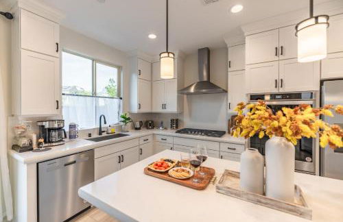 #Marbella Lane - Elegant 5BR Home Rancho Mission - Photo 6