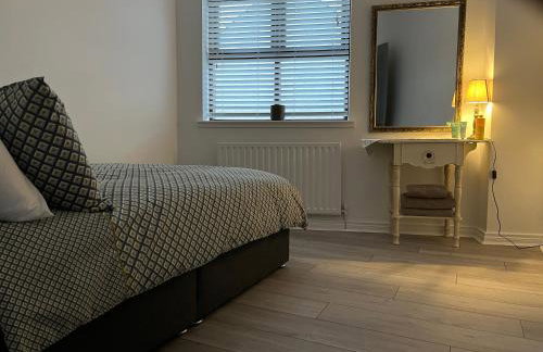 The Coach House 2 - Bedroom Apartment Sleeps 5 - Photo 9