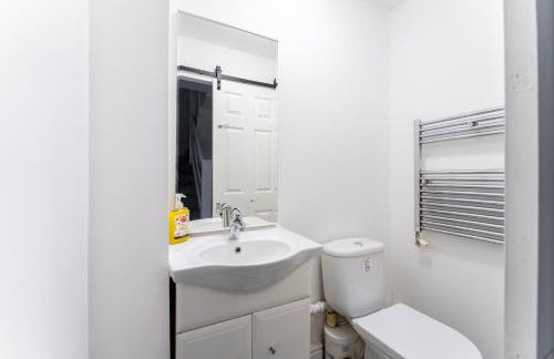 Purley House-Sleeps 8-Near Gatwick-Games Room - Foto 9