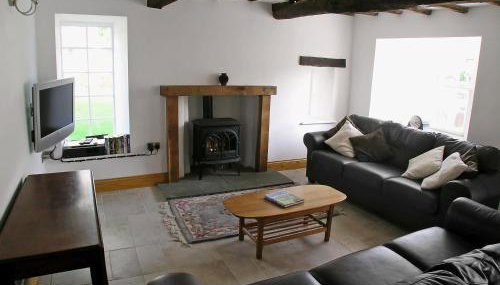 The Larches - Photo 2