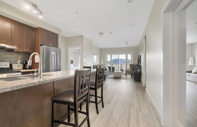 Lakefront Lux 2BR Symphony Of Comfort - Photo 9