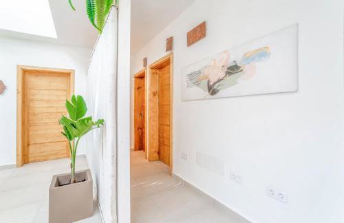 Boutique Beach Villa by Lanzarote Retreats - Private Pool - 1 min walk to Sea Pool - Photo 40