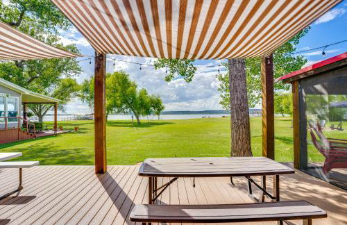 Lakefront Graford Home with Fire Pit and Private Dock! - Foto 34