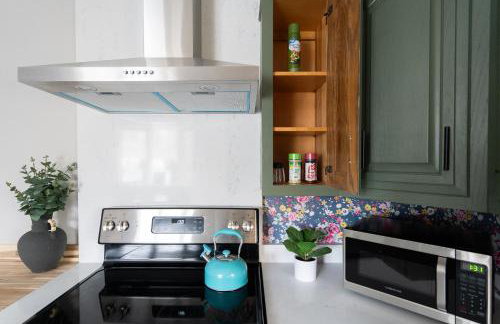 5 Bedroom 2 & 1 half Bath Group Stay Fun Design in Quiet Neighborhood - Foto 11