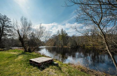 2 Bed Chalet - Sleeps 4 - River and Mountain Views - Foto 27