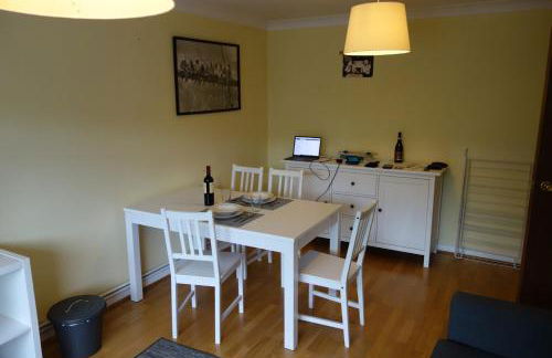 NEW Cosy 2 Bedroom Flat - Englefield Green - Foto 8