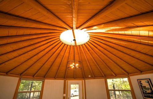 Deluxe Yurt Rental Ideal for Glamping near Austin - Foto 14