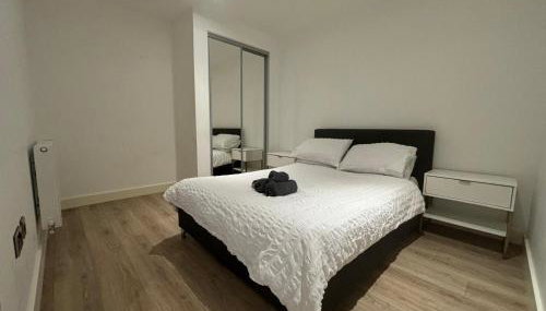 Modern Studio in Central Solihull near NEC - Foto 4, wardrobe