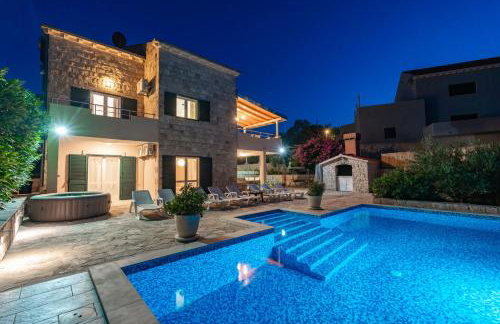 Villa Petmat - with private pool and 6 bedrooms - Photo 12